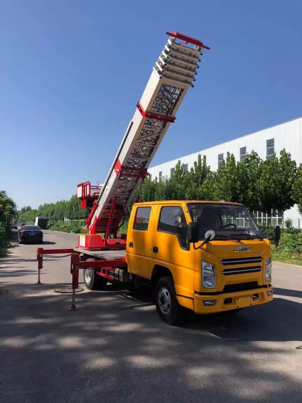 坡心镇附近的云梯车出租服务：轻松解决高空作业需求