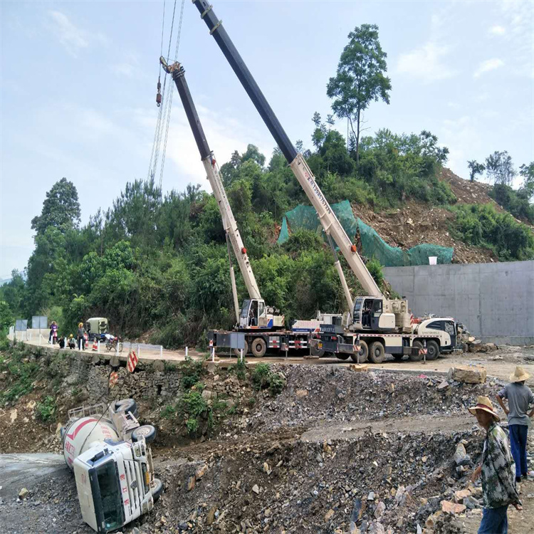 坡心镇汽车掉沟里叫吊车救援要多少钱